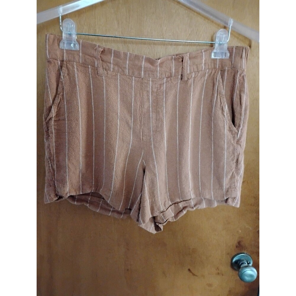 Highrise Brown White Pinstripe Linen Shorts Relaxed Fit Casual Resortwear Chic